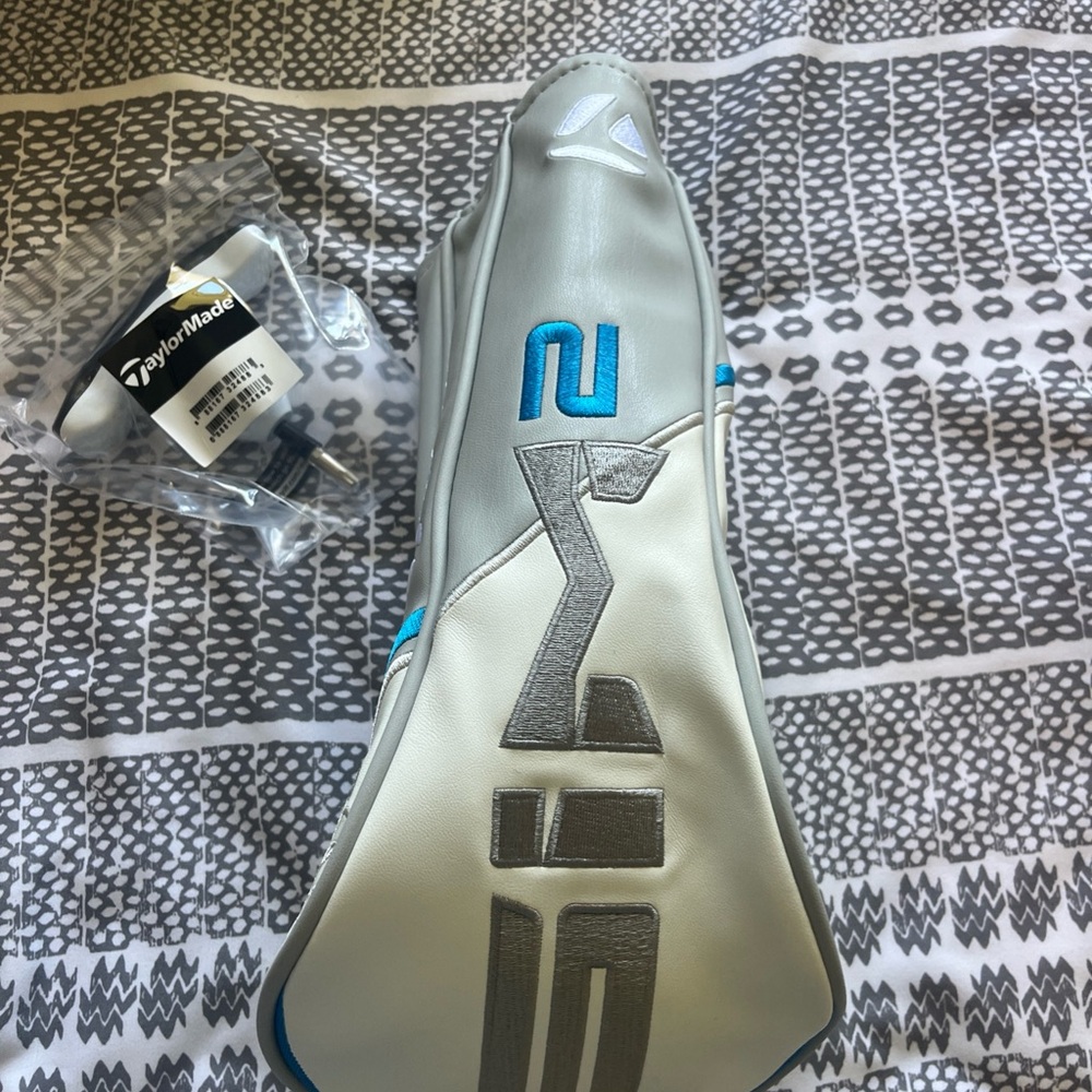 TaylorMade Silver and Blue Golf Club Headcover with Key